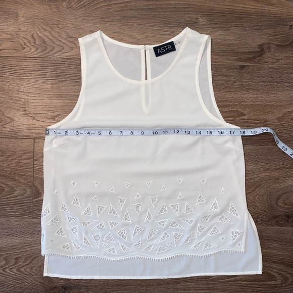 Astr White Sleeveless Top with Lace Detailing - Picture 5 of 7